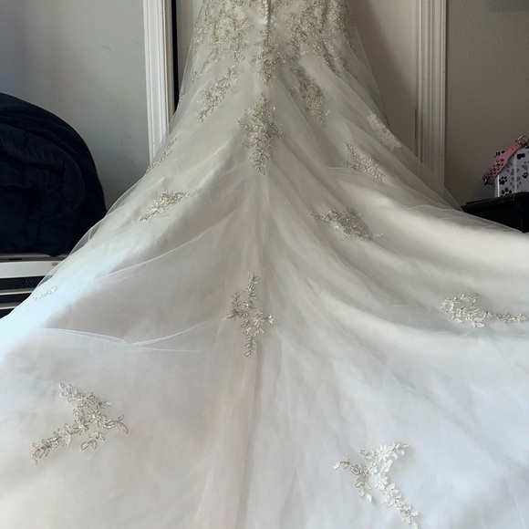 Beautiful wedding dress size 18w - Picture 5 of 6